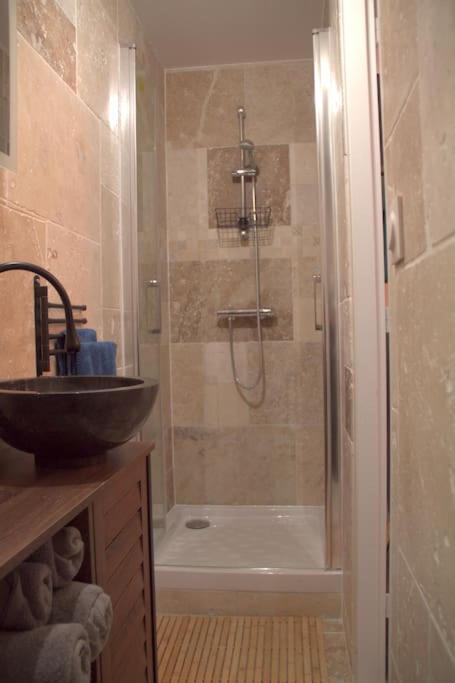 Logement Cosy - Proche Du Prado Apartman Bourges Kültér fotó